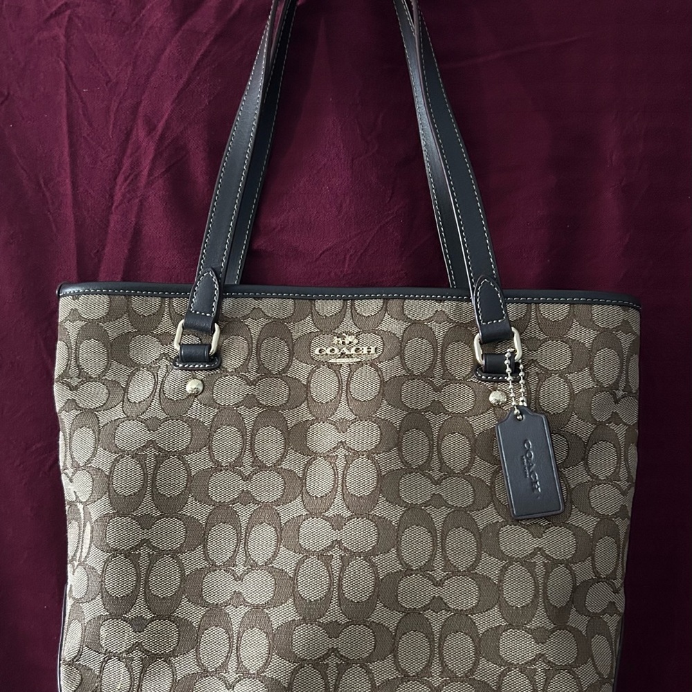 Coach F58282 Vintage Jacquard Tan and Brown Signature Tote